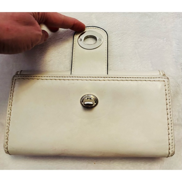 Coach Buttery Soft Leather Turn Lock Wallet EUC - Picture 6 of 15